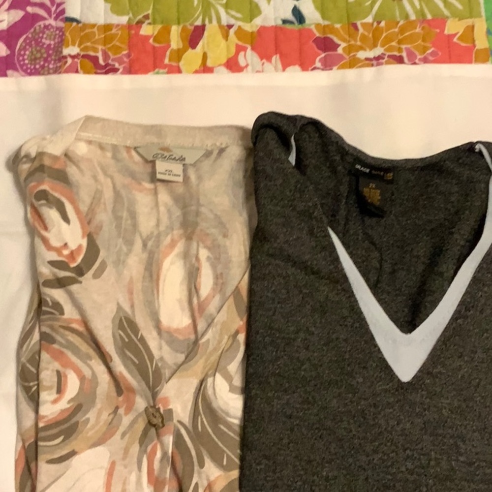 2–2 XL sweaters